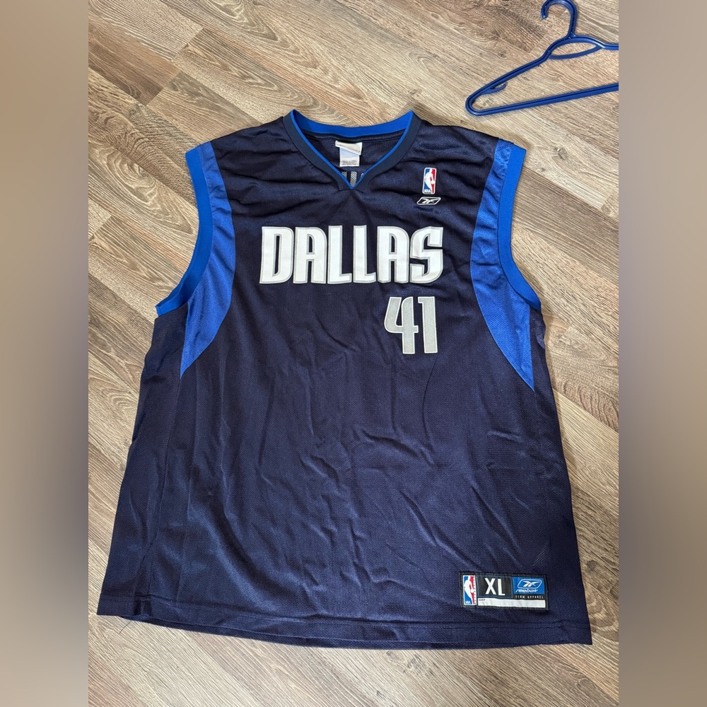 Dirk Nowitzki jersey